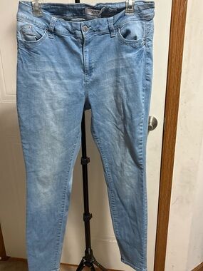 Light Wash Skinny Jeans for Women - Stretch Denim